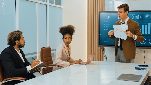 Conhecimento sobre investimentos responsáveis e desenvolvimento econômico familiar