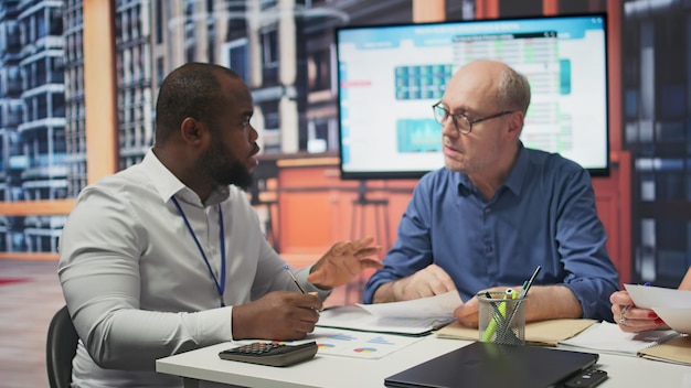 Educação financeira e planejamento de orçamento pessoal para brasileiros